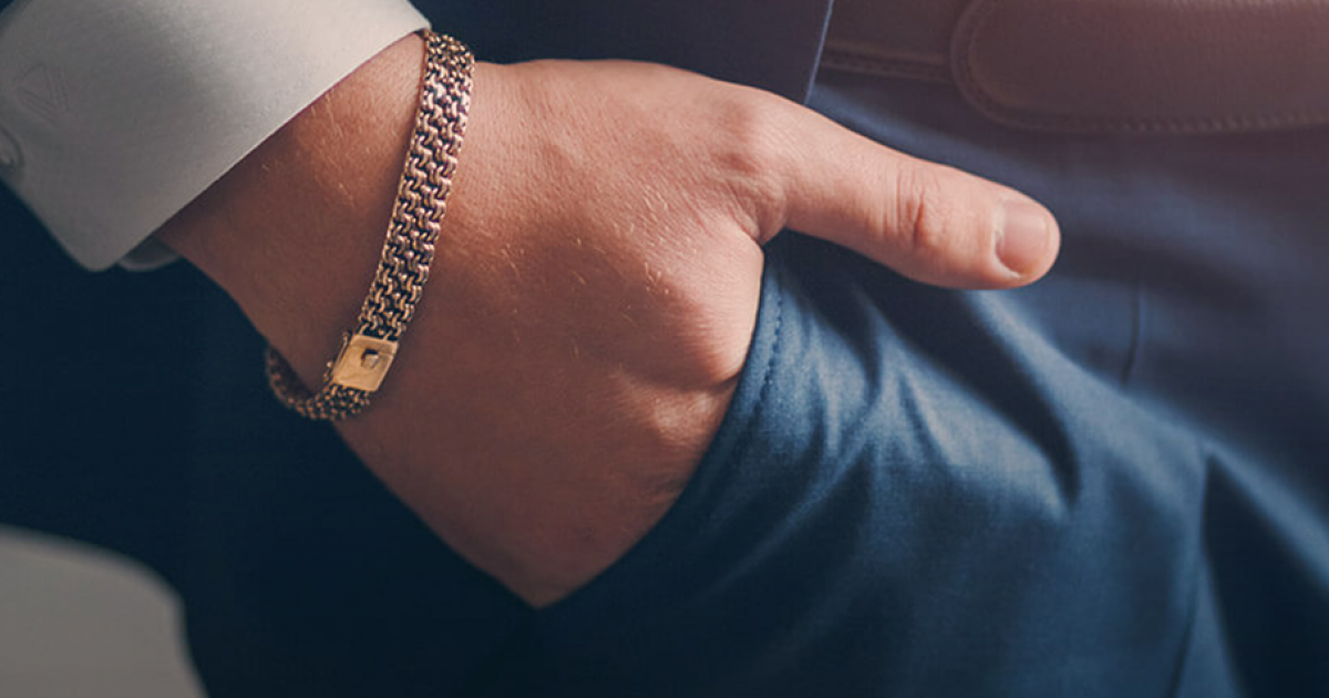 un bracelet pour homme or blanc model clou LV juste waw 😍. 14